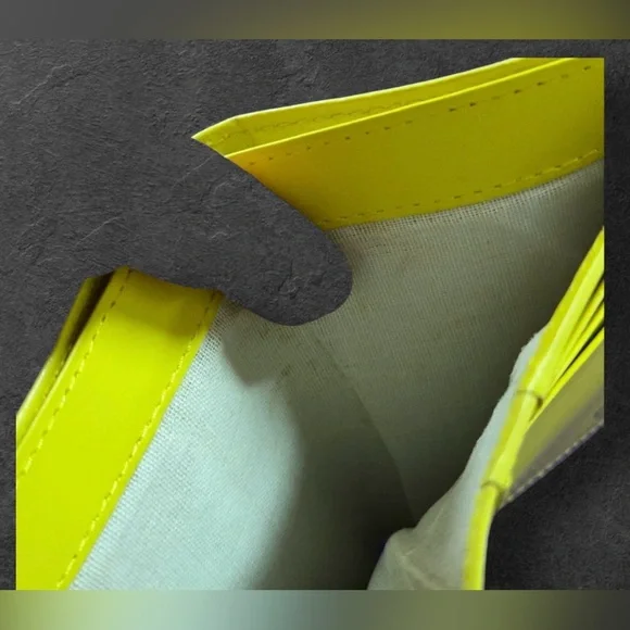 Givenchy small bifold wallet with kiss lock EUC - Picture 9 of 10